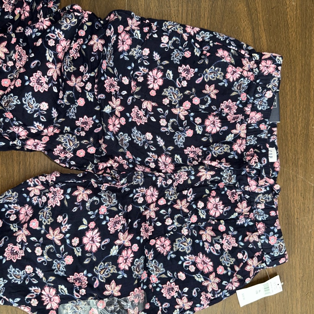 Gap Bundle - Picture 5 of 12